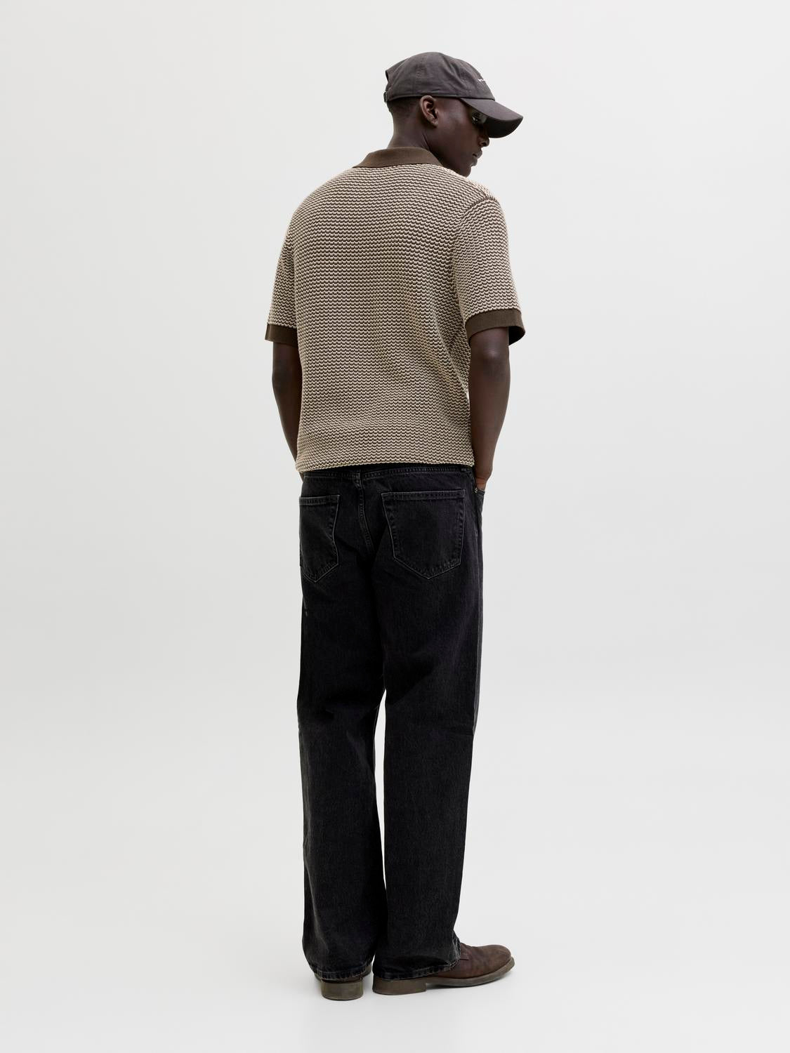 model_shot-back